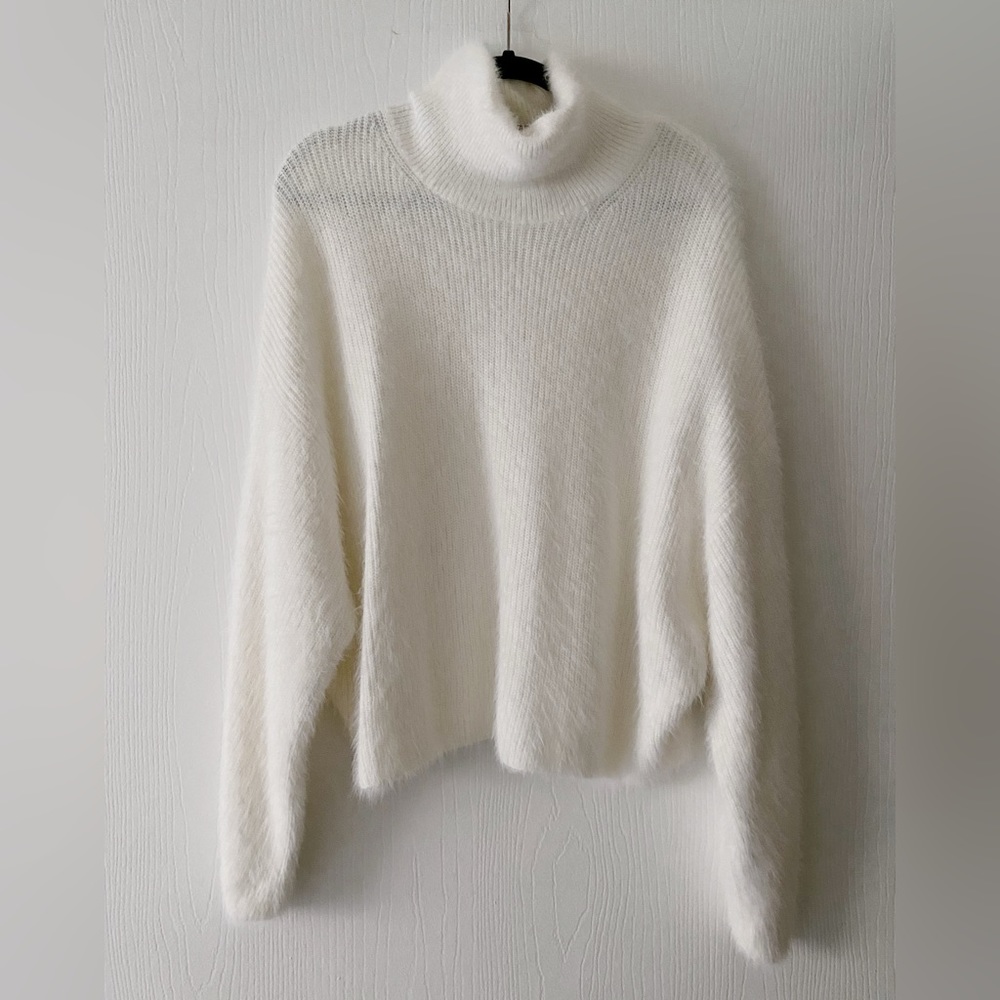 H&M | Fuzzy Cream Sweater